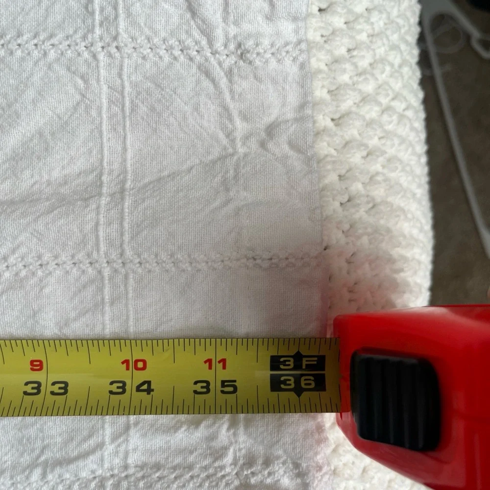 Thyme & Sage Rectangular Tablecloth 100% Cotton White Textured 72”x 52” See pic